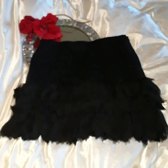 ANN TAYLOR Black Feather Mini Skirt 4P - Picture 2 of 6